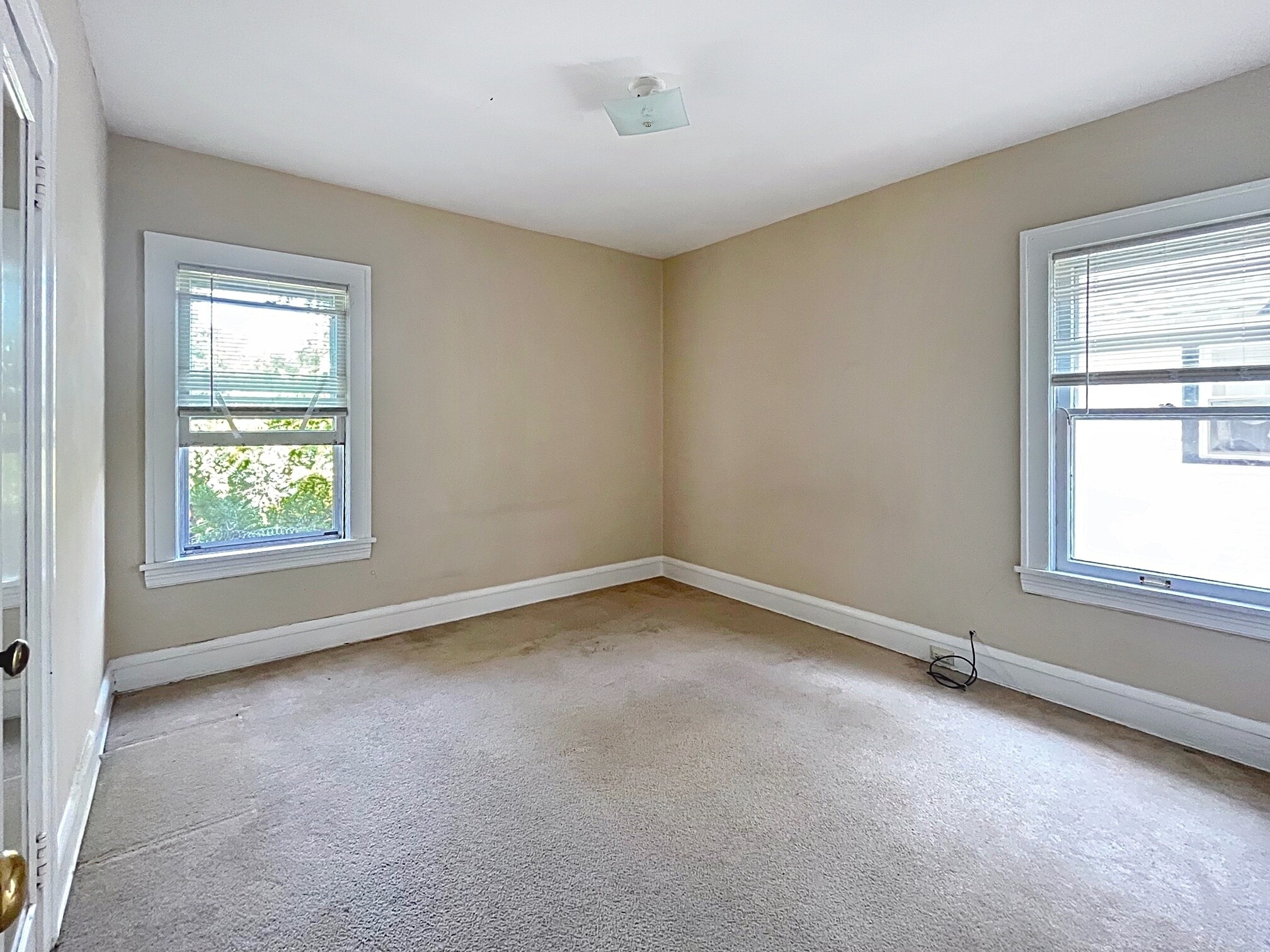 Building Photo - 2683 Hampshire Rd