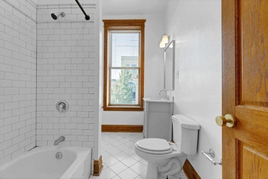 Building Photo - 2239 N Clybourn Ave