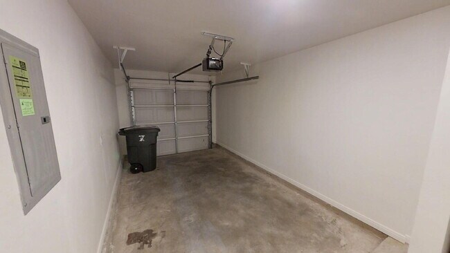 Building Photo - 907 Switchgrass Dr