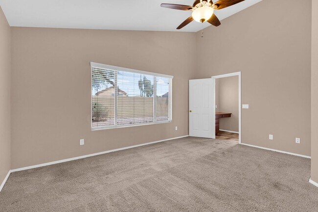 Building Photo - Lovely 3 bed / 2.5 bath Home in the Power ...