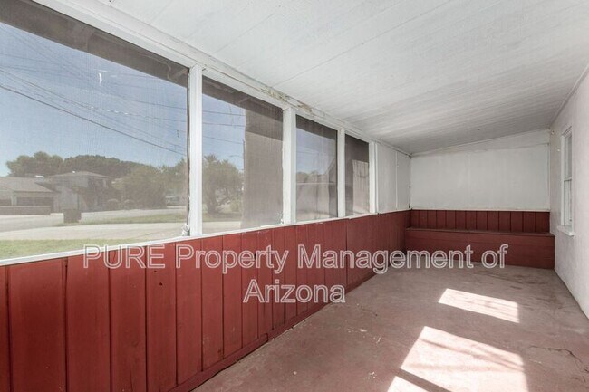 Building Photo - 912 E Montebello Ave