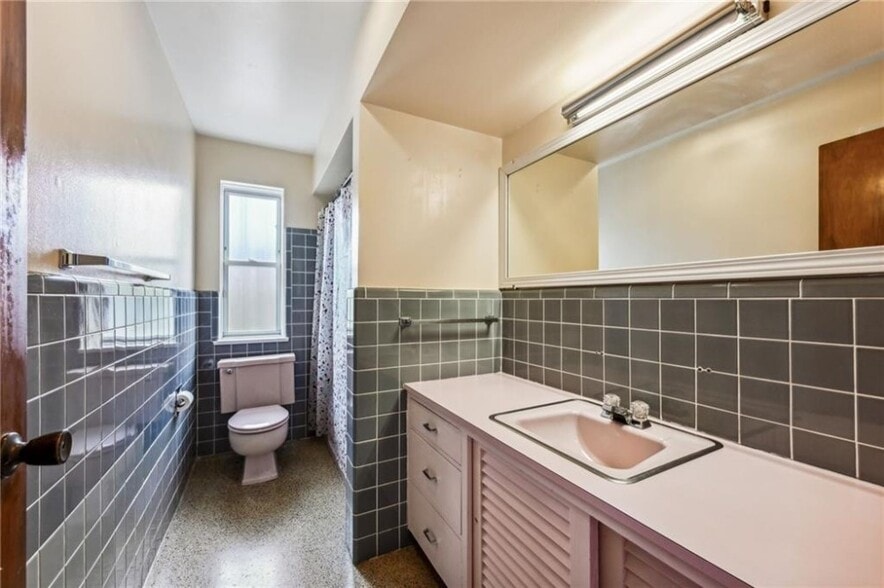 Building Photo - 2655 Hyman Pl