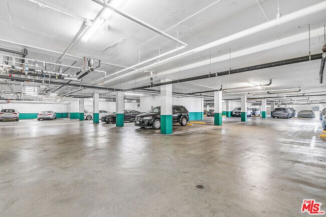 Building Photo - 1131 Alta Loma Rd