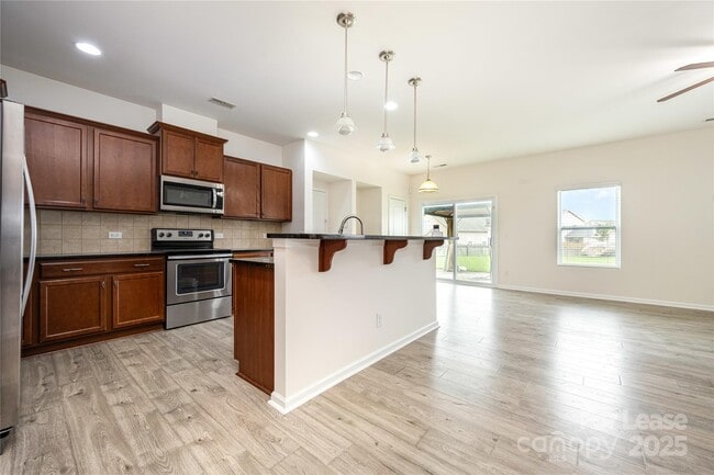 Building Photo - 3530 Alister Ave SW