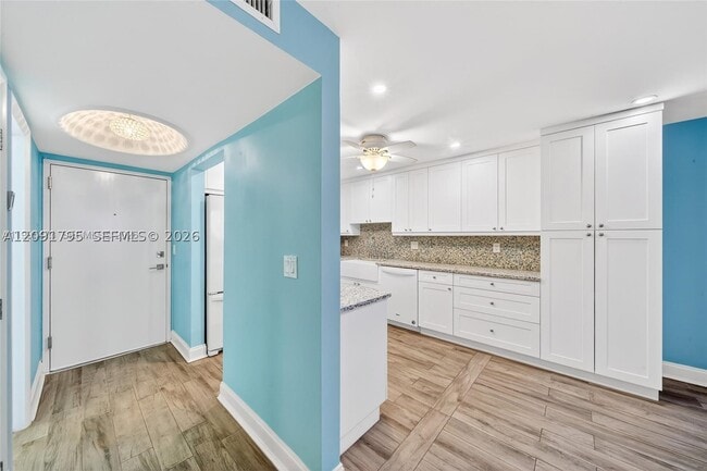 Building Photo - 2301 S Ocean Dr