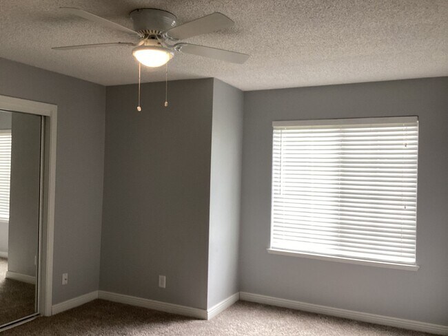 Building Photo - 9615 N Buttonwood Ct
