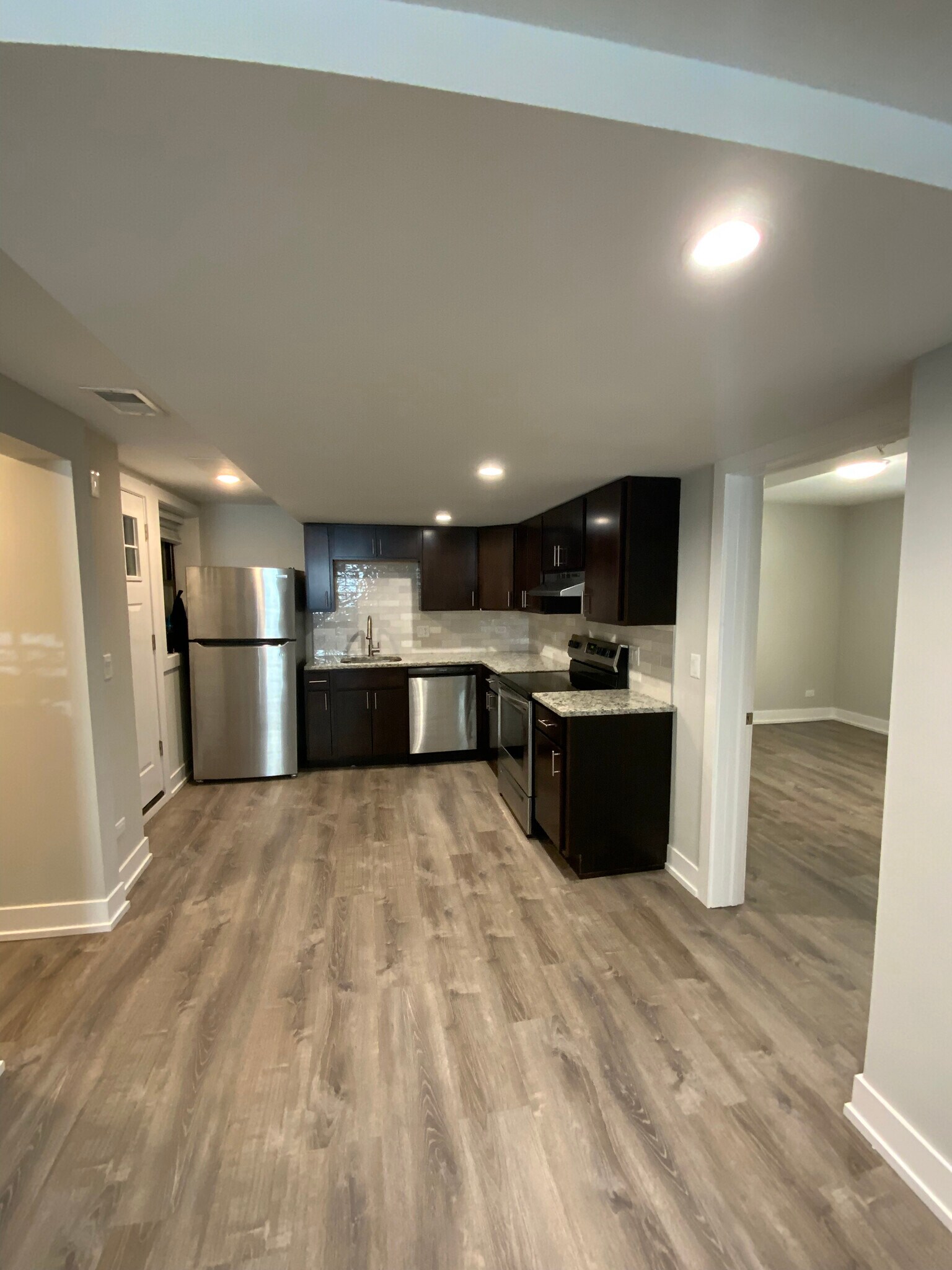 Building Photo - 1143 Maple Ave