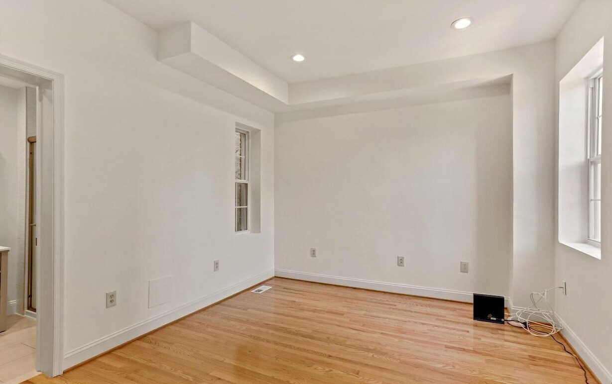 Uptairs bed - 650 Newton Pl NW