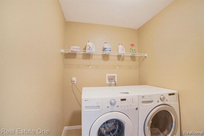 Building Photo - 2043 Vermont Ave