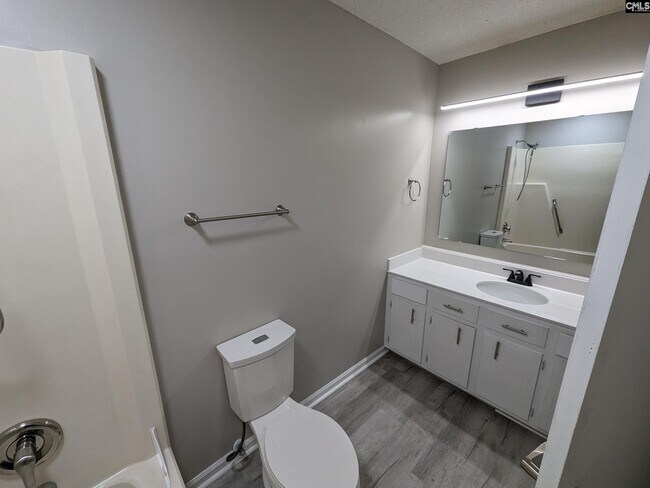 Building Photo - 404 Fox Squirrel Rd