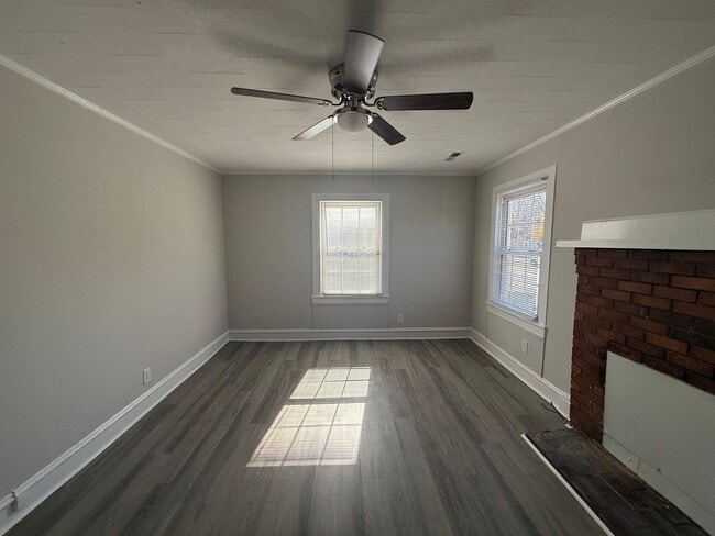 Building Photo - Three bedroom, 1 bath house in Graham