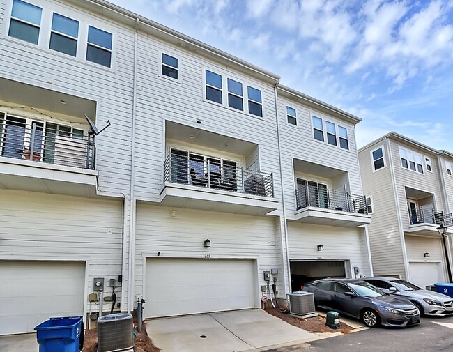 Building Photo - 2609 Statesville Ave