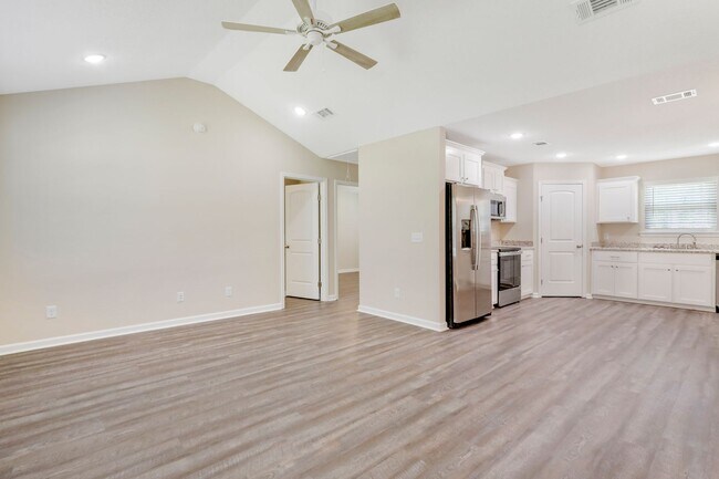 Building Photo - JESUP HOME FOR RENT!!