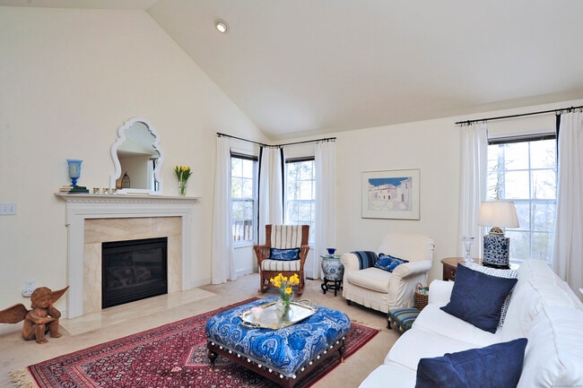 Building Photo - 188 Julia Ct