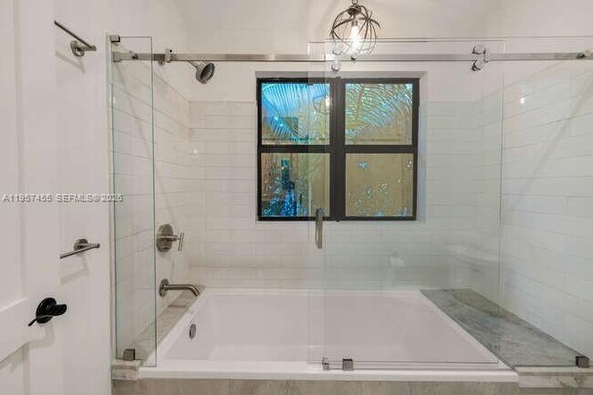 Building Photo - 2330 Overbrook St