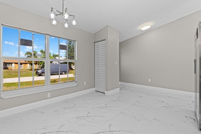 Building Photo - 1774 Glenridge St NW