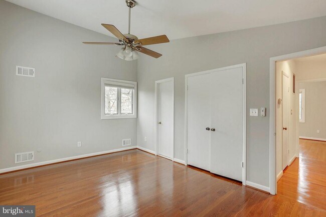 Building Photo - 9801 Clydesdale St