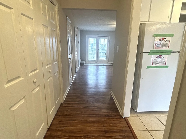 Building Photo - 127 Barrington Dr