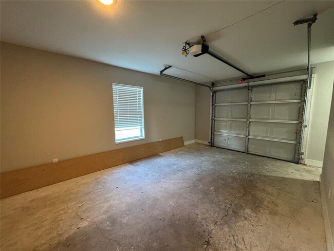 Building Photo - 813 Central Ave