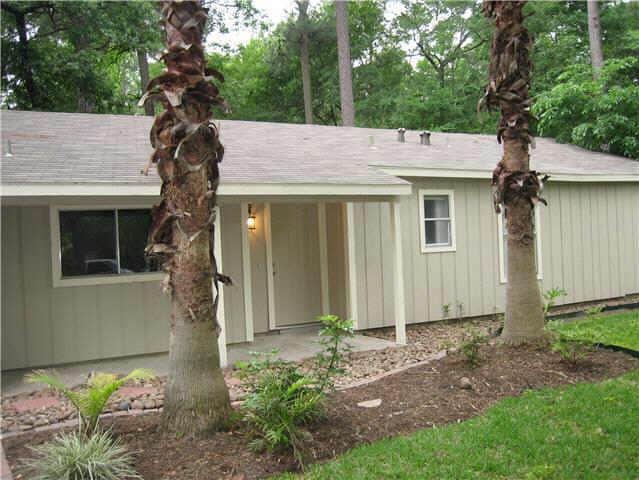 Primary Photo - 1206 E Red Cedar Cir