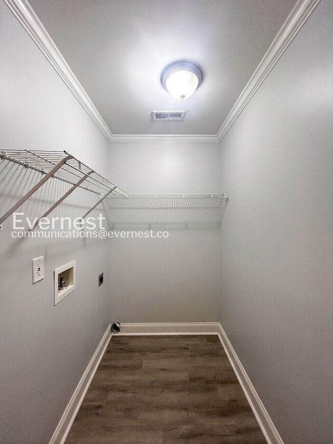 Building Photo - 309 Pickfair Way SW