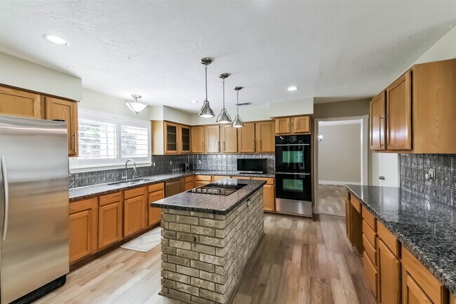 Building Photo - 3911 Cherry Forest Dr