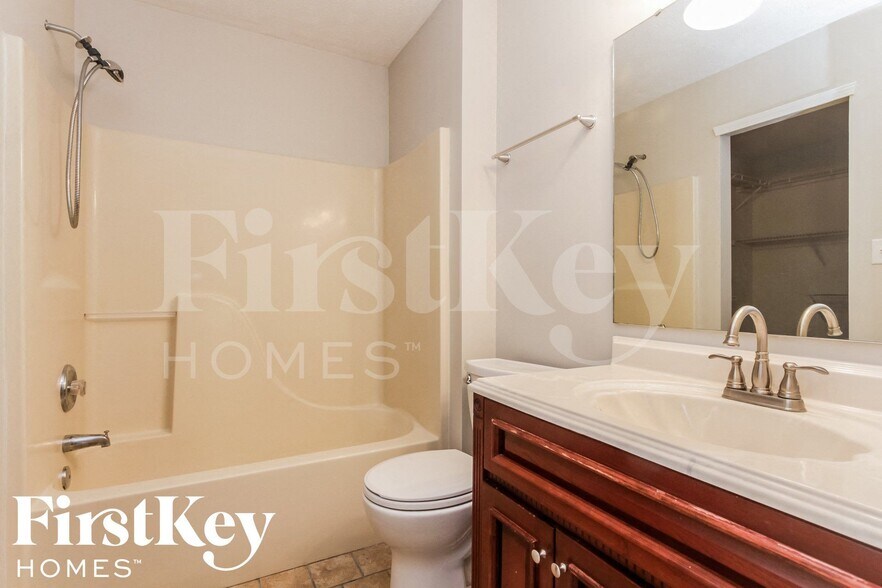 Building Photo - 746 Apple Ln