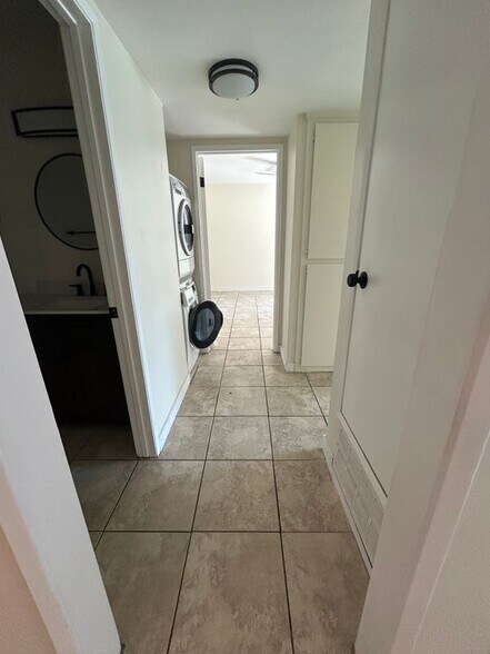 Building Photo - 1300 Saratoga Ave