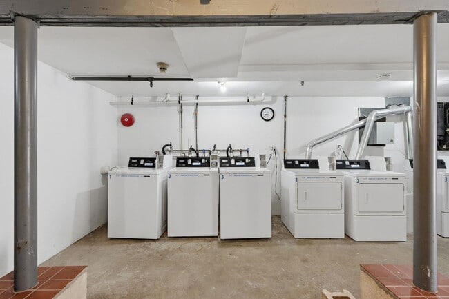 Building Photo - 457 2nd St