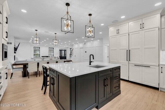 Building Photo - 2017 5th Ave