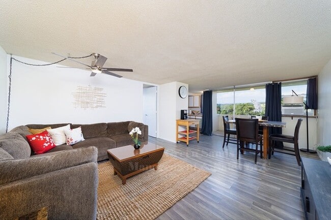Building Photo - Bayshore Towers - Fully Furnished Unit wit...