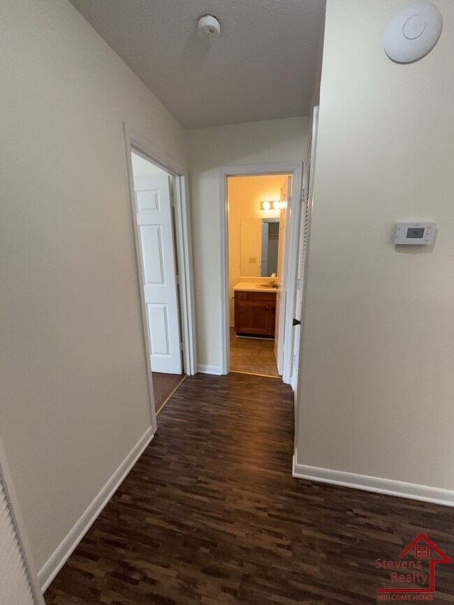Building Photo - 409 Oriole Dr