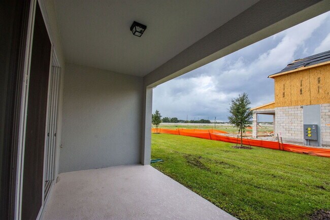 Building Photo - 3912 Plainview Dr