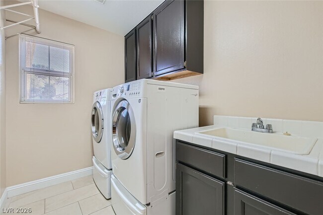 Building Photo - 7624 Desert Largo Ave