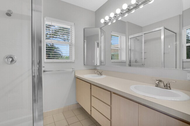 Building Photo - 8156 Chelsea 56c Ct