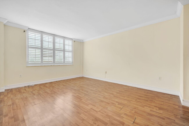 Building Photo - 2780 NE 183rd St