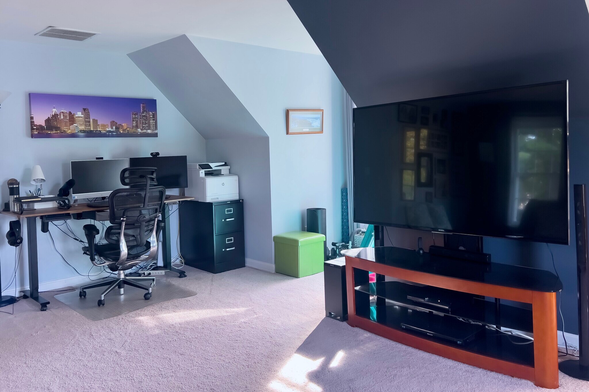 Family room with sectional sofa, large SmartTV and office area - 278 Harrison St