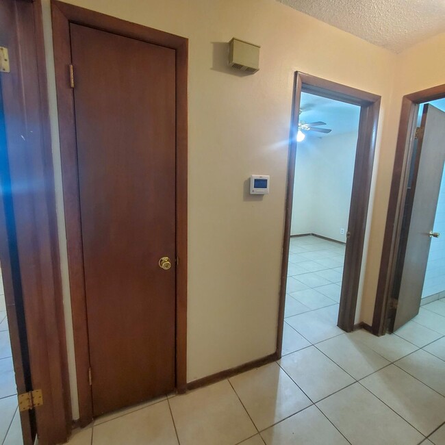 Building Photo - 2429 N Market Ave