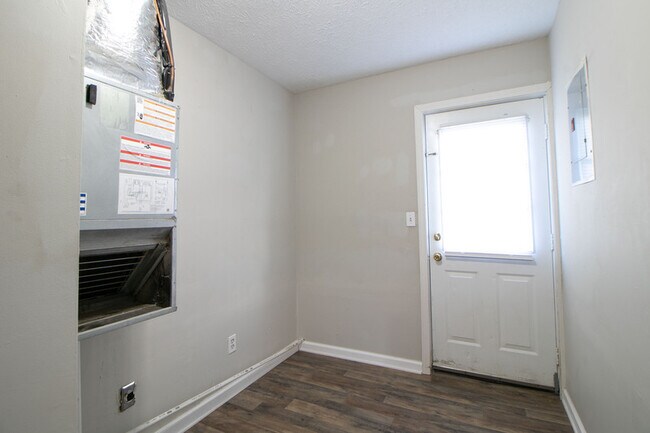 Building Photo - 9-409 Thompsonville Ln