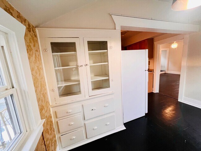 Building Photo - Phinney Ridge Cottage