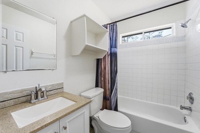 Building Photo - 13392 Southshore Dr