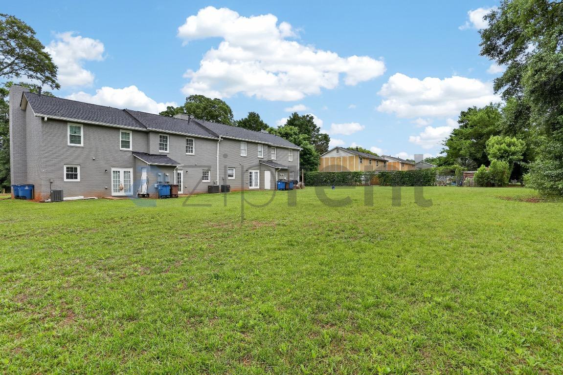 Building Photo - Unit 131