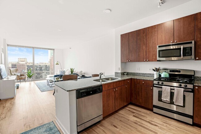 Building Photo - 769 S Clark St
