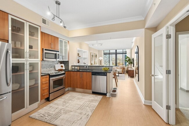 Building Photo - Mira First & M