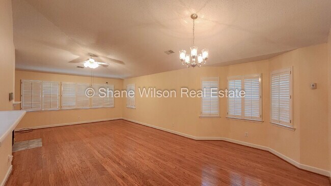 Building Photo - Spacious 3-Bed, 3-Bath Townhouse in Dalton