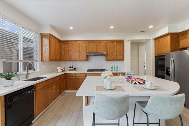 Building Photo - Large two-story home in the Bridal Ridge c...