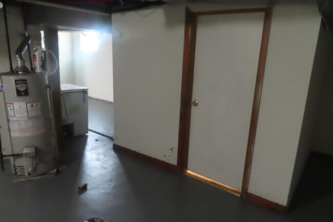 Building Photo - 806 E Deshler Ave