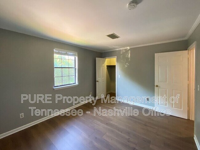 Building Photo - 517 Brentwood Pointe