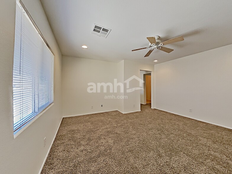 Building Photo - 10580 Elberton Ave