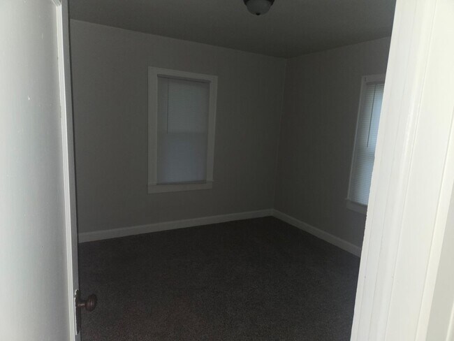 Building Photo - 327 S Talley Ave